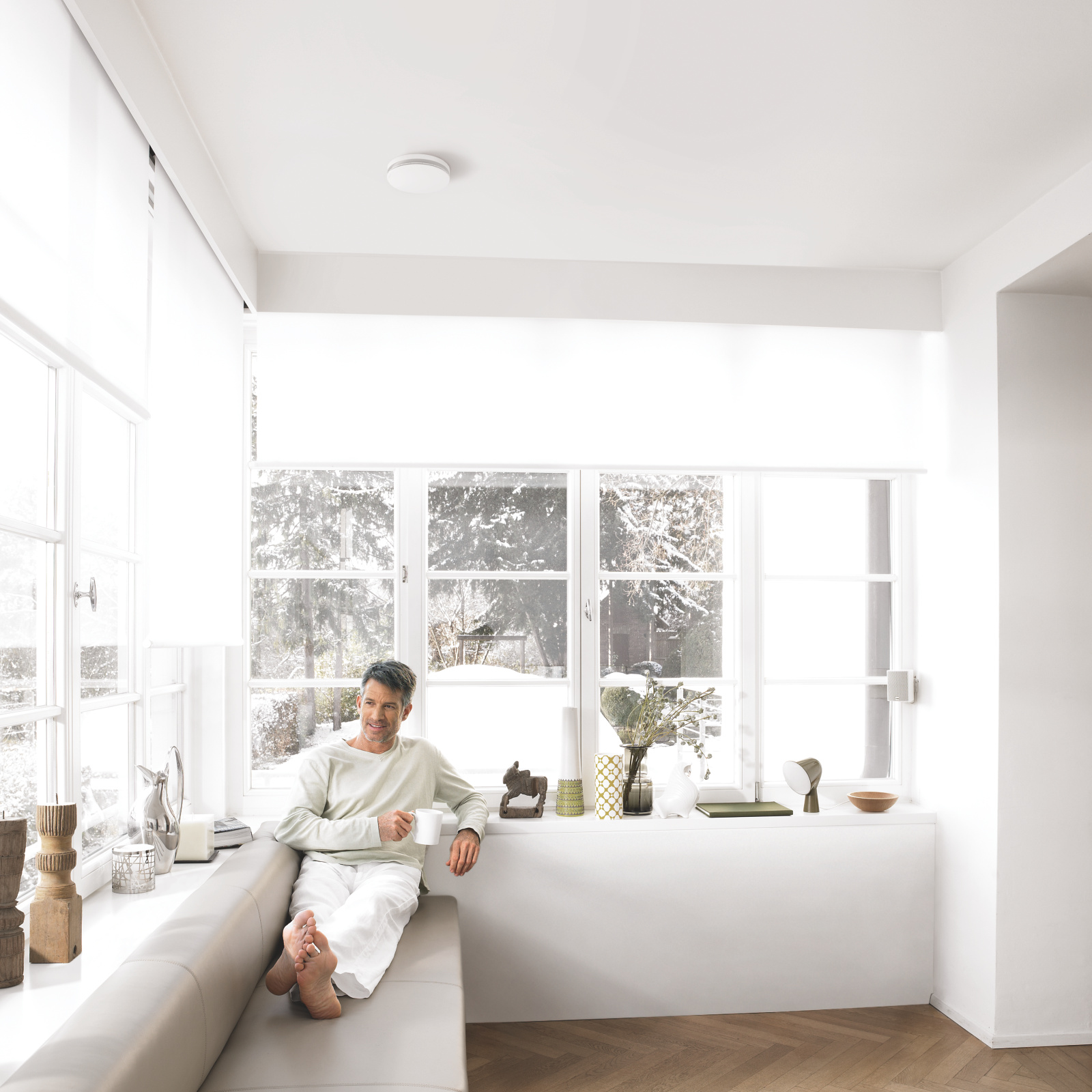 Stock Content ComfoValve Luna Comfortable indoor ventilation Front view