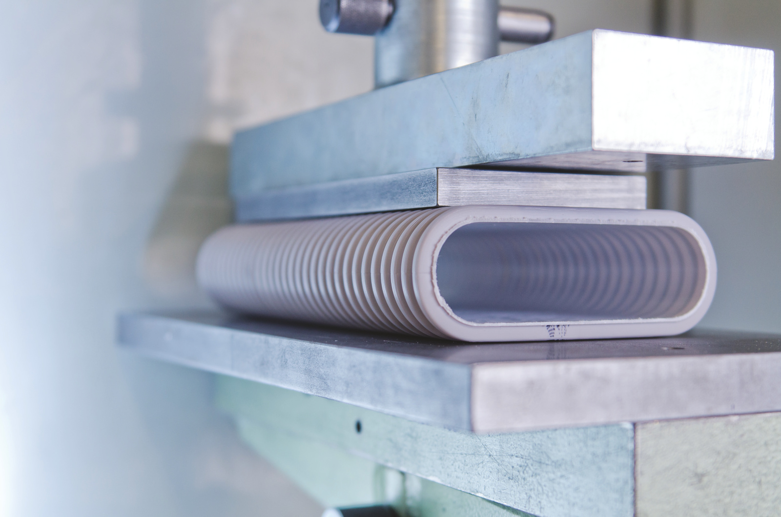 Focus Zehnder ComfoTube flat 51 Comfortable indoor ventilation Side view